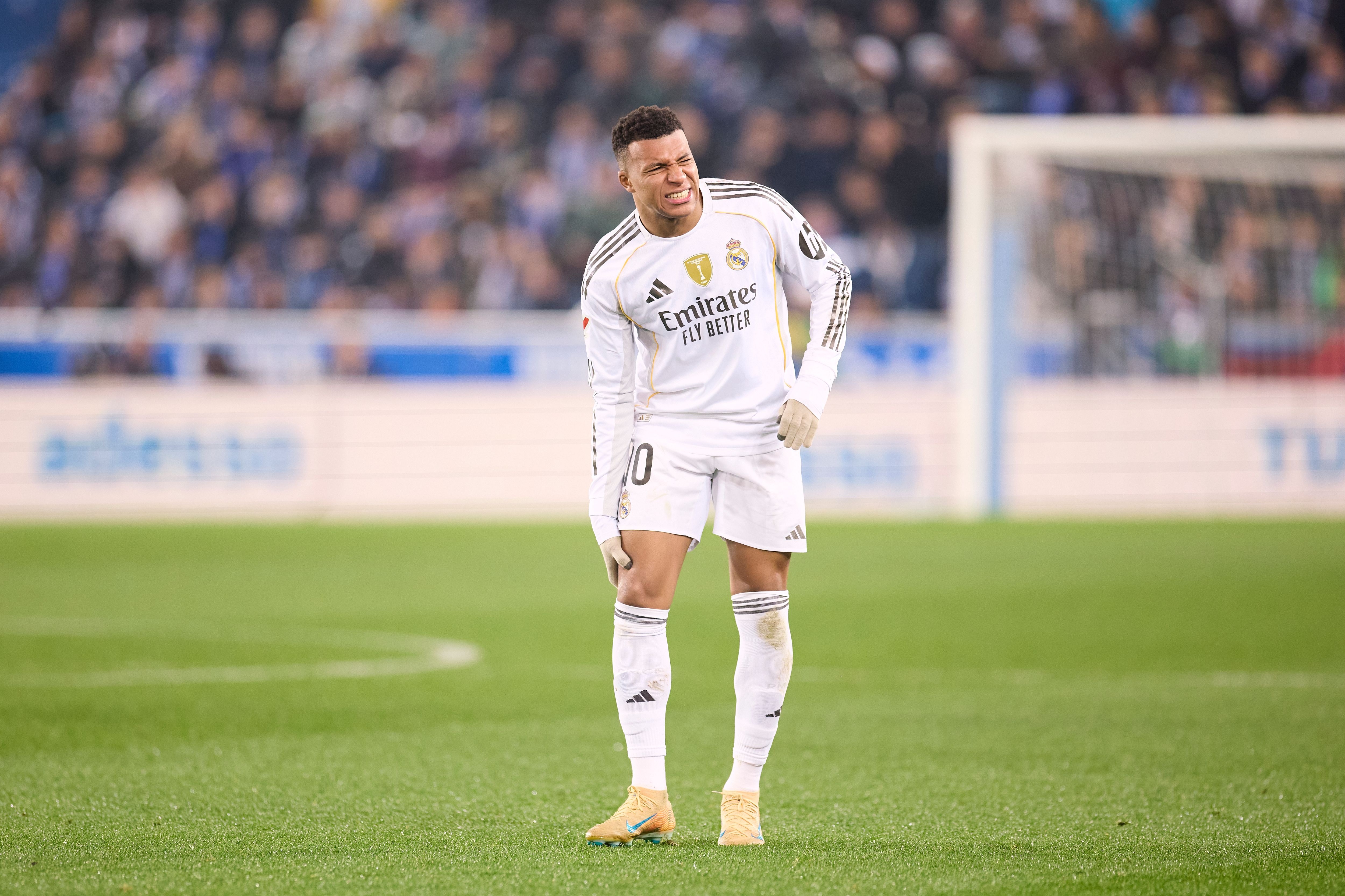 kaiyun-队报：姆巴佩受膝痛困扰，但皇马处境不佳需要他克服伤病连续出战